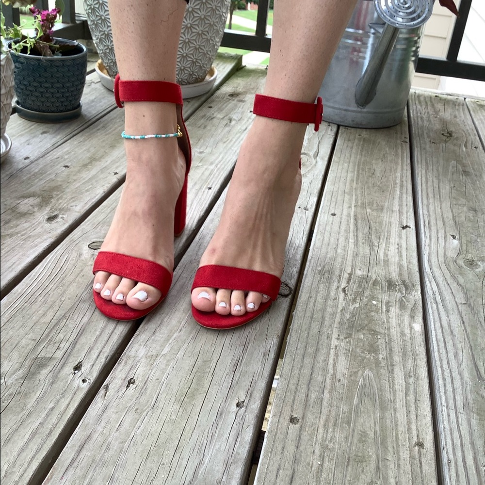 Red heels - Picture 2 of 8